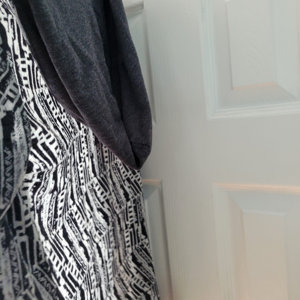 Women's prAna Black and White Geometric Hooded Cardigan Size S - Picture 2 of 3